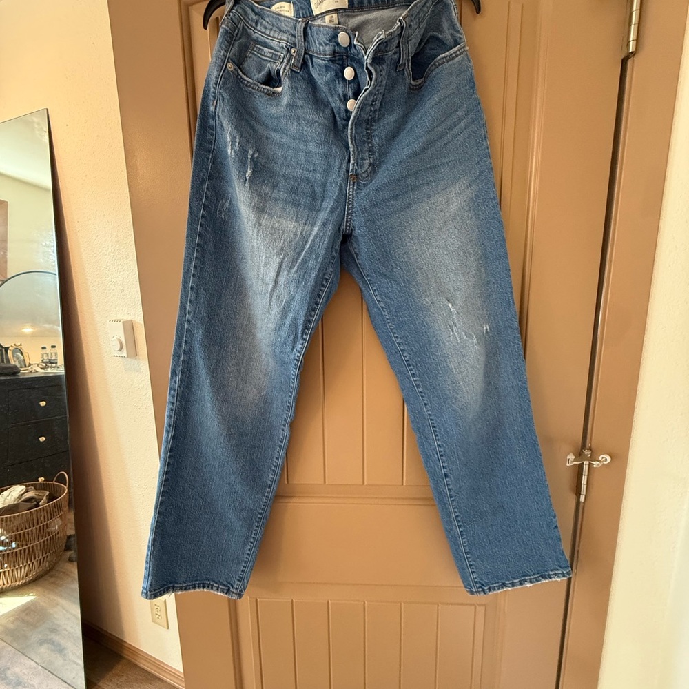 Universal Thread Women’s High Rise 90s Straight Leg Jeans